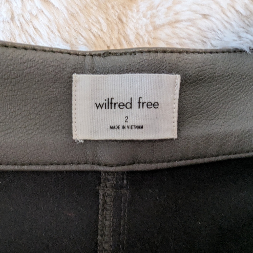 NWOT Aritzia Wilfred Vegan Leather Cargo Pants Olive Green - Picture 7 of 7